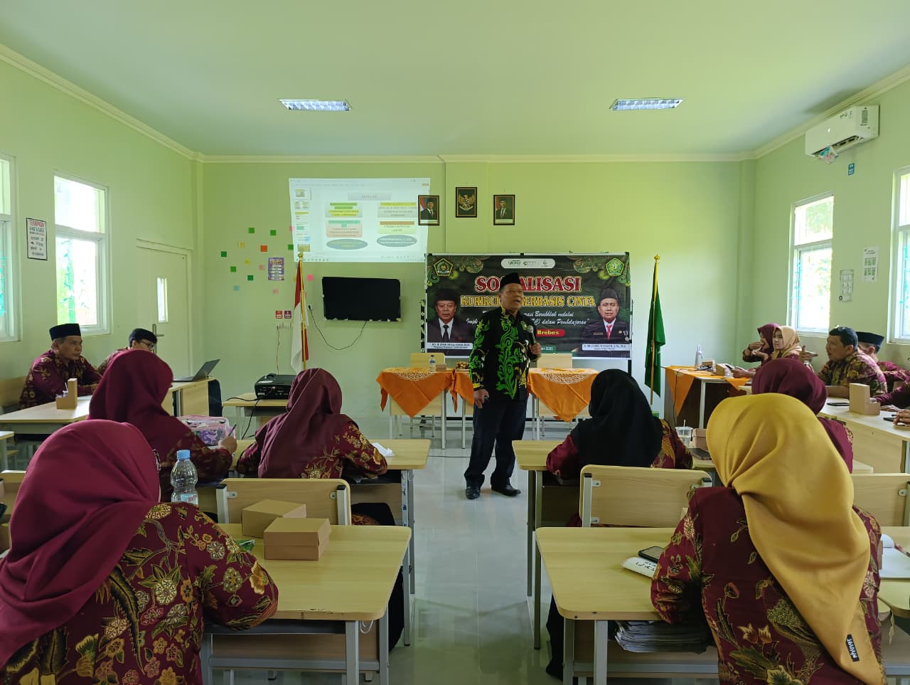 Sosialisasi Kurikulum Berbasis Cinta di MTsN 3 Brebes: Implemetasi Panca Cinta
