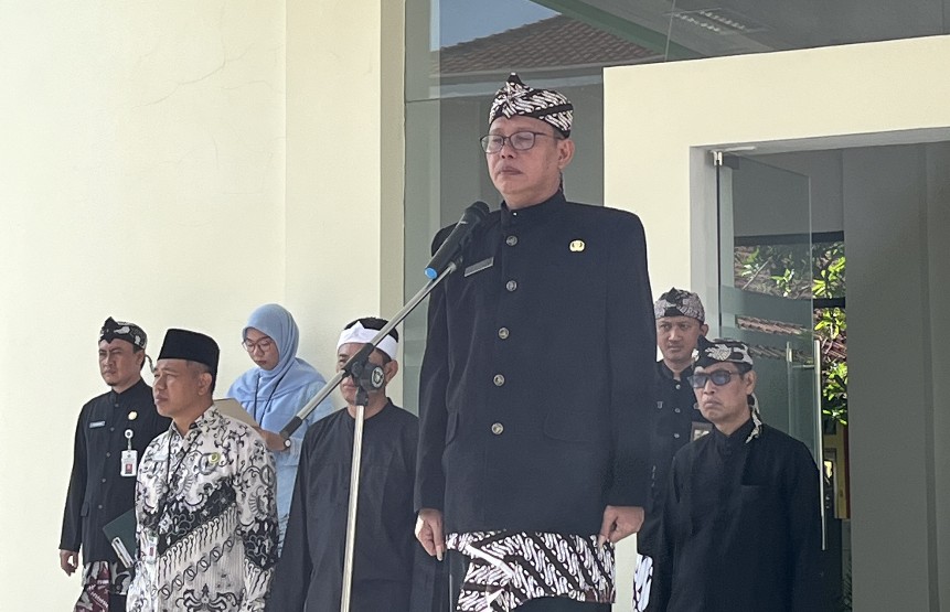 Merawat Semesta dengan Cinta, Kemenag Brebes Gelar Upacara Hari Guru Nasional 2025