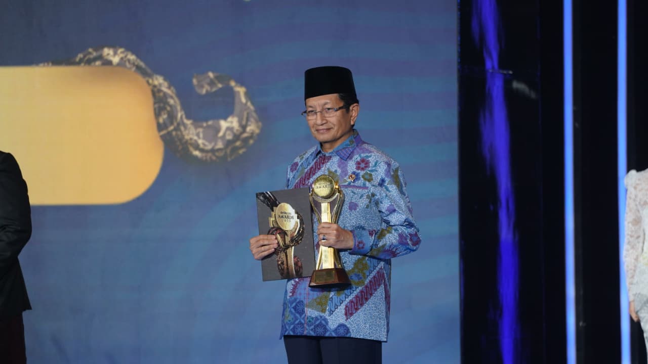 Menag Dianugerahi Tokoh Kerukunan Nasional 2025  