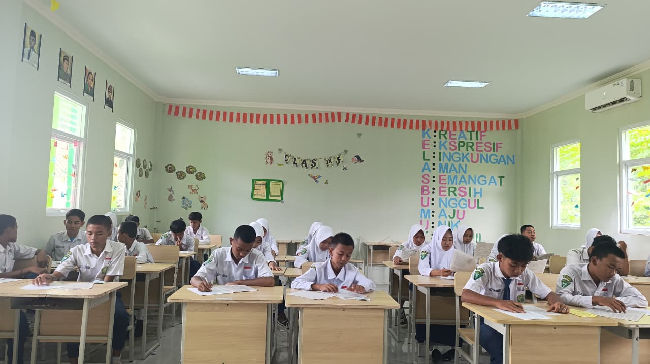 Hari Terakhir SAS Gasal 2025: Siswa MTsN 3 Brebes Fokus, Tertib, dan Penuh Motivasi